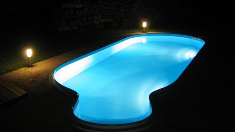 Plastový oválný bazén